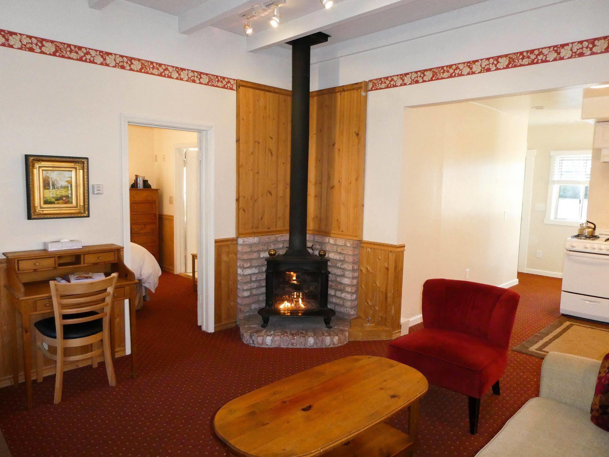 Carmel Fireplace Inn Exteriör bild