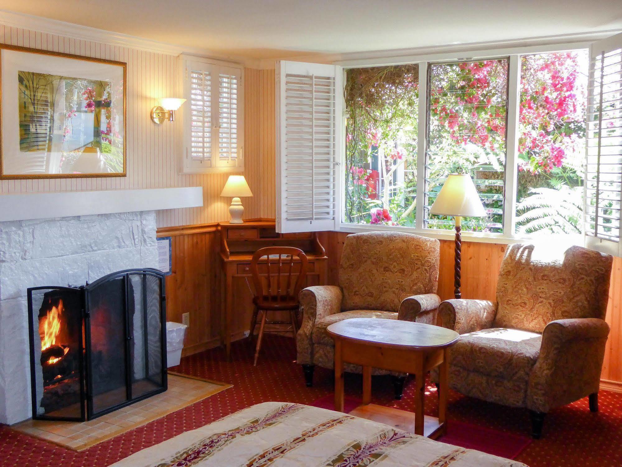 Carmel Fireplace Inn Exteriör bild